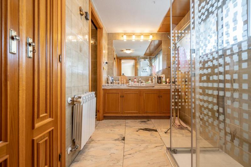 Foto e7c5767d-85ae-457d-af29-c7e7b134123d. Casa aparellada amb calefacció aparcament a Peñagrande Madrid