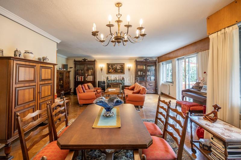 Foto ee45170b-fa6e-440f-87f9-44f8b8ddd182. Casa aparellada amb calefacció aparcament a Peñagrande Madrid