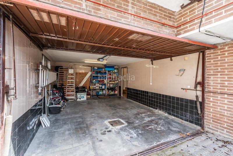 Foto f83cdfdb-7d7d-4772-8947-79d5519c6f07. Casa aparellada amb calefacció aparcament a Peñagrande Madrid