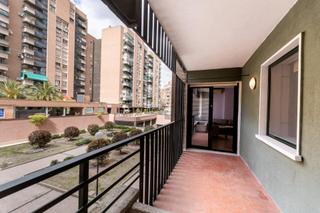 Pis  Paseo reina cristina. Piso con 4 dormitorios, 2 baños, terraza y cocina independiente