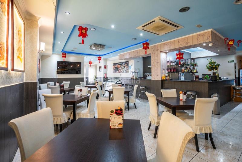 Foto 86bd0d99-5d47-42f3-a0be-0dd6f3baae00. Local comercial fantástico restaurante en rentabilidad o libre de inquilino se vende amplio r en Leganés