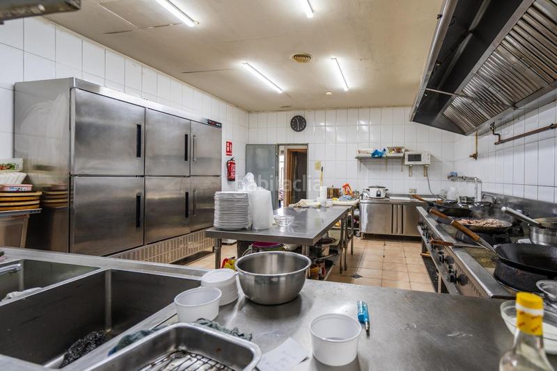 Foto a61590fa-38bb-4710-ac94-e89fd96ce772. Local comercial fantástico restaurante en rentabilidad o libre de inquilino se vende amplio r en Leganés