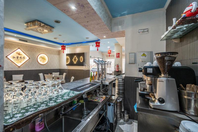 Foto d5e15752-9066-4e27-8cfe-d316f952eb69. Local comercial fantástico restaurante en rentabilidad o libre de inquilino se vende amplio r en Leganés