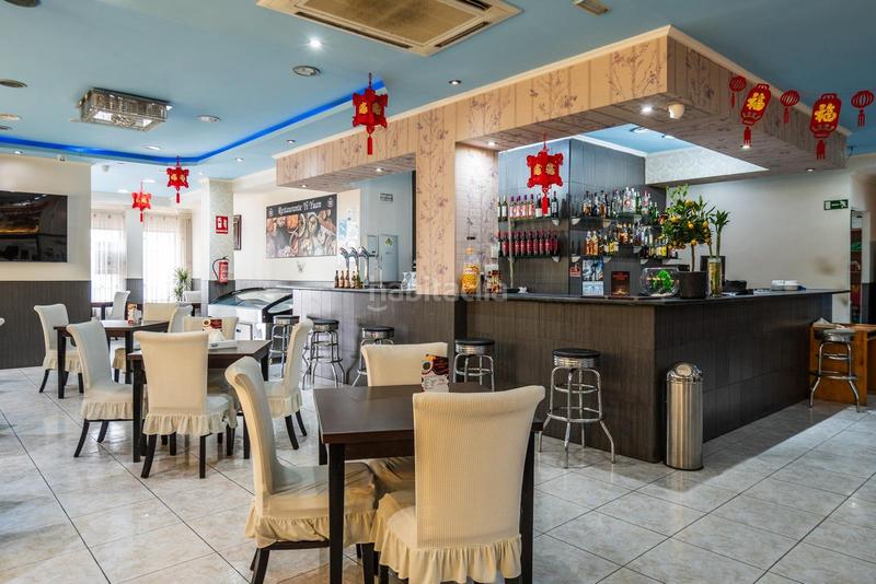 Foto ea741baa-54e0-4779-ab03-5edda31ad0a0. Local comercial fantástico restaurante en rentabilidad o libre de inquilino se vende amplio r en Leganés