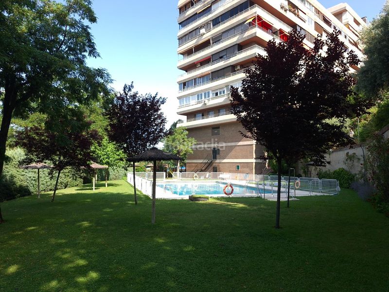 Foto 12b29f5d-62ee-43ab-8549-a85151bd8769. Pis amb aparcament piscina a San Juan Bautista Madrid
