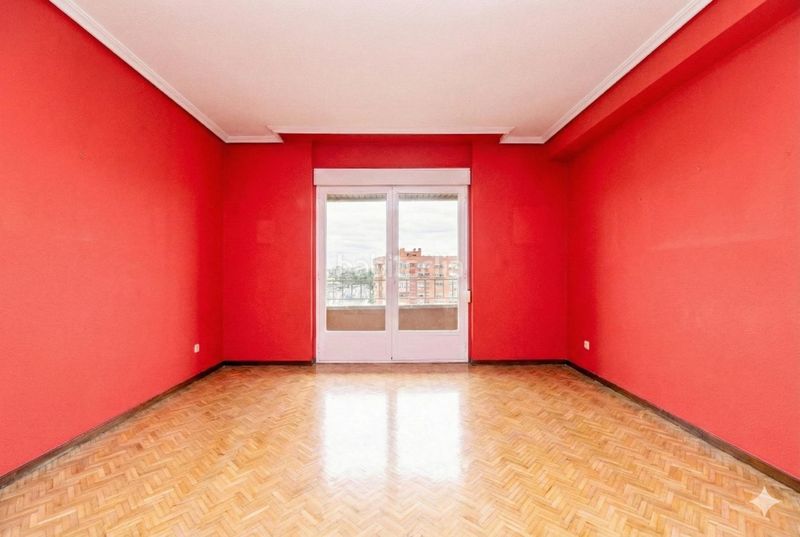 Foto 259dd3c4-eb7b-4d61-b04e-49fa18b0e376. Pis amb aparcament piscina a San Juan Bautista Madrid