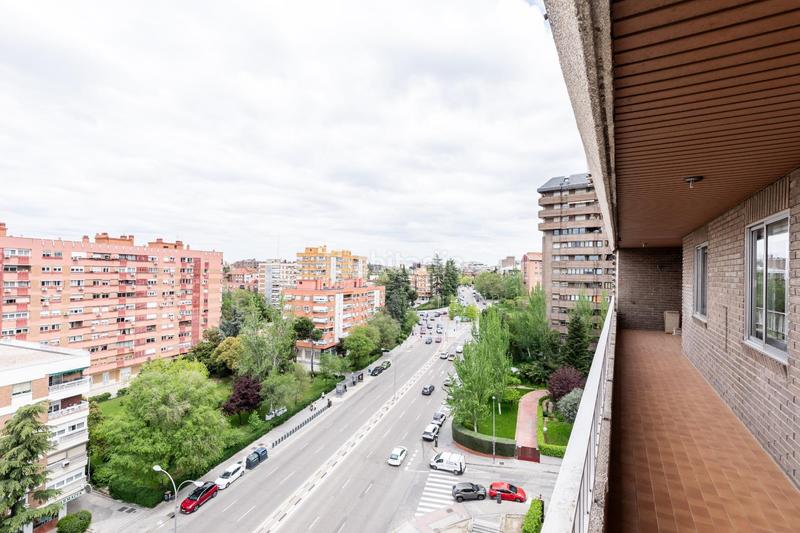 Foto 7389fa1b-f480-476b-8948-8ded6f740b21. Flat with heating parking pool in San Juan Bautista Madrid