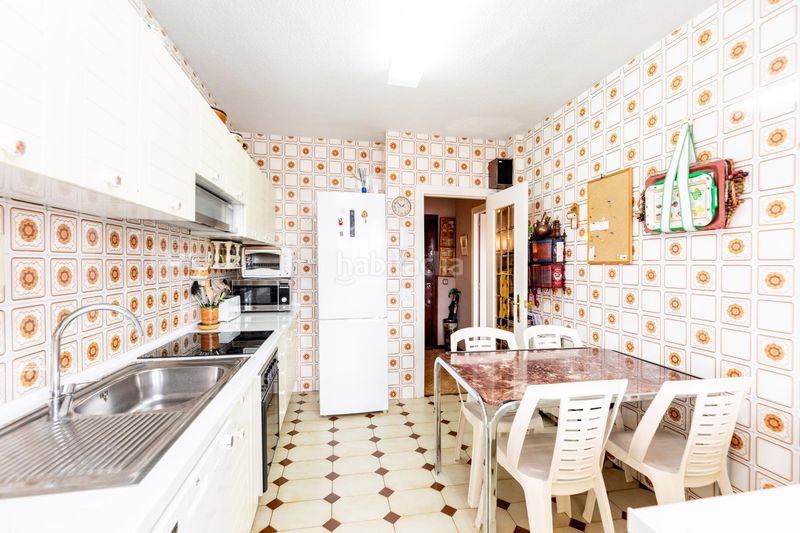 Foto b5e77d25-acdd-4c1b-b225-0dea40ca0471. Pis amb aparcament piscina a San Juan Bautista Madrid