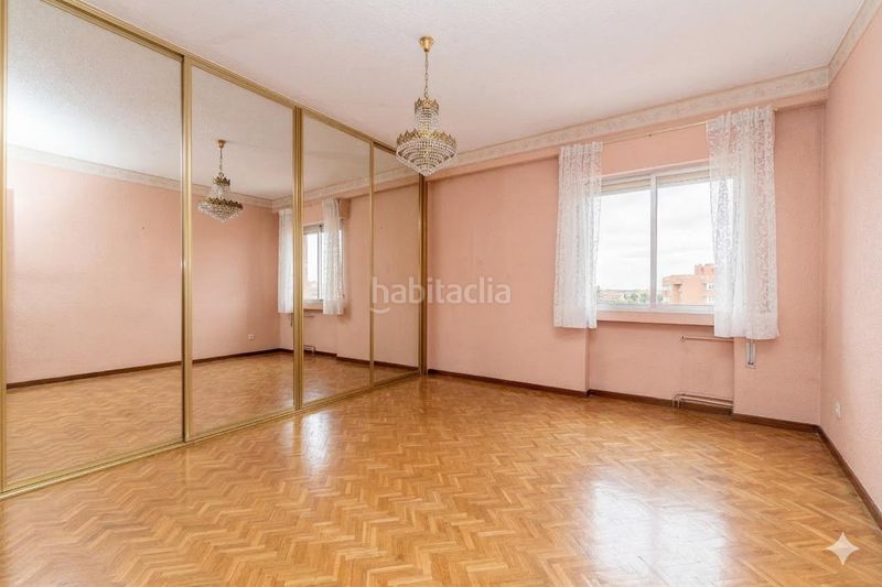 Foto bc66a6e3-b2ef-4324-8e76-c5a7aa63f8ac. Pis amb aparcament piscina a San Juan Bautista Madrid