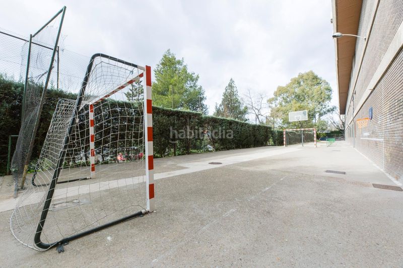 Foto d2d7bb91-226c-4a65-bcc6-2f0f02ecb9bf. Pis amb aparcament piscina a San Juan Bautista Madrid