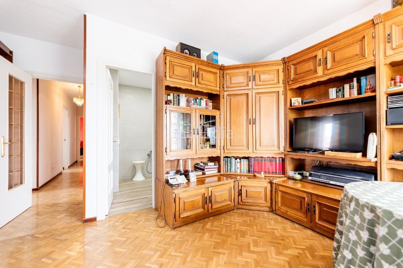 Foto f3dda464-2564-422f-bca6-4c3506e12caf. Pis amb aparcament piscina a San Juan Bautista Madrid