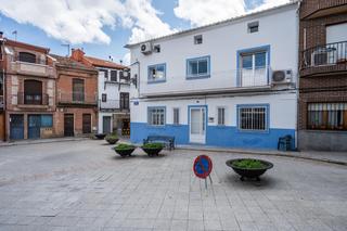 Casa aparellada  España. Vivienda unifamiliar representativa en pleno centro de el tiembl