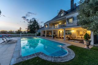 Chalet à Bonanza. Exclusivo chalet independiente en boadilla del monte  600m const