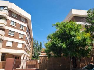 Aparcament cotxe a San Juan Bautista. Plaza de garaje para coche grande