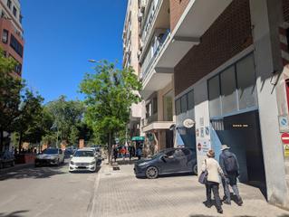 Aparcament cotxe a Calle doce de octubre 3. Plaza de garaje para coche grande