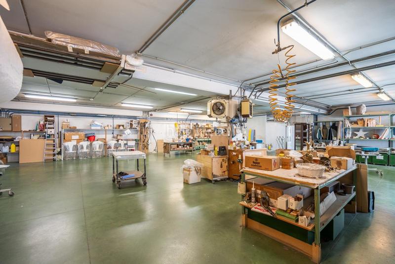 Foto 3ea5eacd-7ca1-4ba6-8817-6e1af049e907. Nave industrial  calle fragua 1.720 m en 4 plantas se ofrece en venta una magnífica en Móstoles
