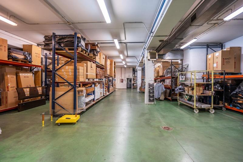 Foto 49c753bb-5f08-4734-bbd9-d522330ca854. Nave industrial  calle fragua 1.720 m en 4 plantas se ofrece en venta una magnífica en Móstoles