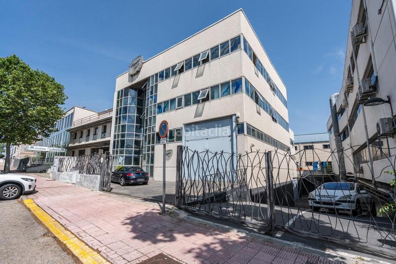 Foto 6745d83a-0d8d-447c-96e7-55b60eb3a694. Nave industrial  calle fragua 1.720 m en 4 plantas se ofrece en venta una magnífica en Móstoles