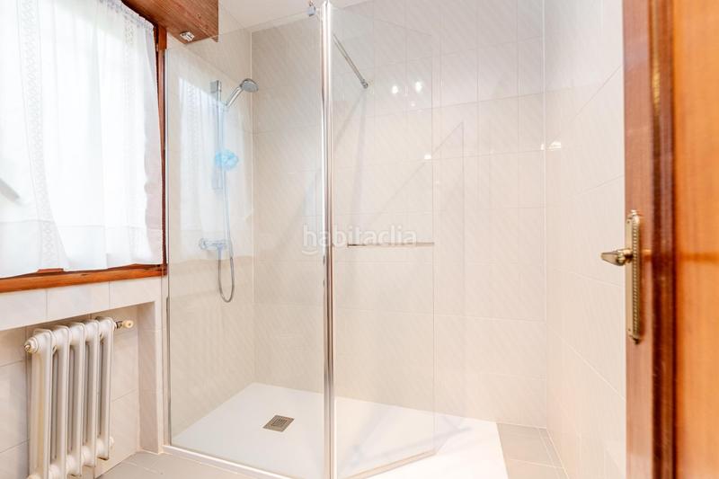 Foto 5e54dd24-f7c6-47a5-b507-00fb18634e5e. Chalet avec chauffage parking piscine dans Parquelagos-Puente Nuevo Galapagar