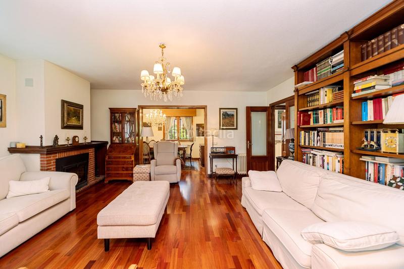 Foto b8f1e015-44d5-4c72-aed3-13a99790ced9. Chalet avec chauffage parking piscine dans Parquelagos-Puente Nuevo Galapagar