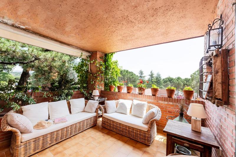 Foto f82c9dea-4c24-492a-b1ec-5b36d3e02359. Chalet avec chauffage parking piscine dans Parquelagos-Puente Nuevo Galapagar