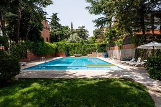 Chalet  Calle fresno. Chalet independiente en urbanización exclusiva con piscina junto