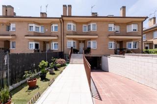 Casa adossada en Ensanche de Vallecas-La Gavia. Chal adosado en eduardo chillida