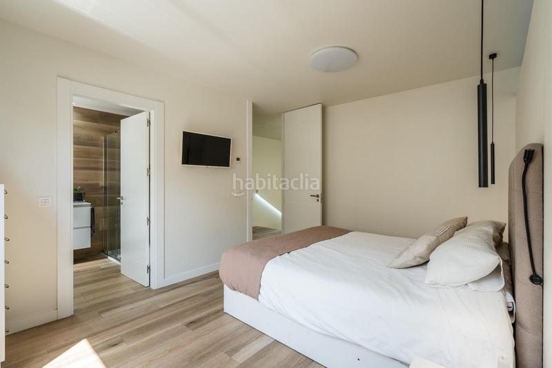 Foto 5cac51aa-1dbb-4a5d-af6d-a239de5eb9a9. Maison jumelée avec parking piscine dans Valdebebas - Valdefuentes Madrid