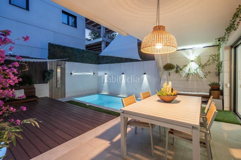 Foto acd0962e-0a3f-4974-b206-581f9dfec630. Maison jumelée avec parking piscine dans Valdebebas - Valdefuentes Madrid