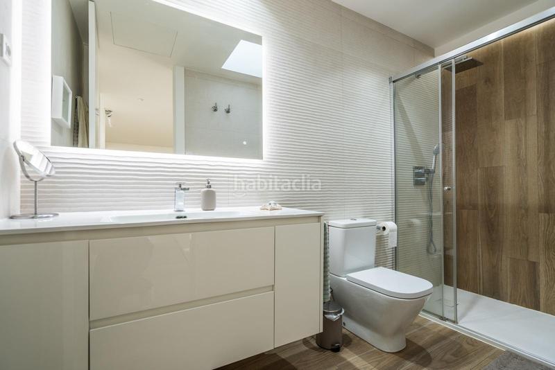 Foto d894eb28-5d10-4cbe-be28-55b8d30b653f. Casa adosada chalet adosado de lujo en hortaleza con tres plantas, domotica integral y aerotermia en Madrid
