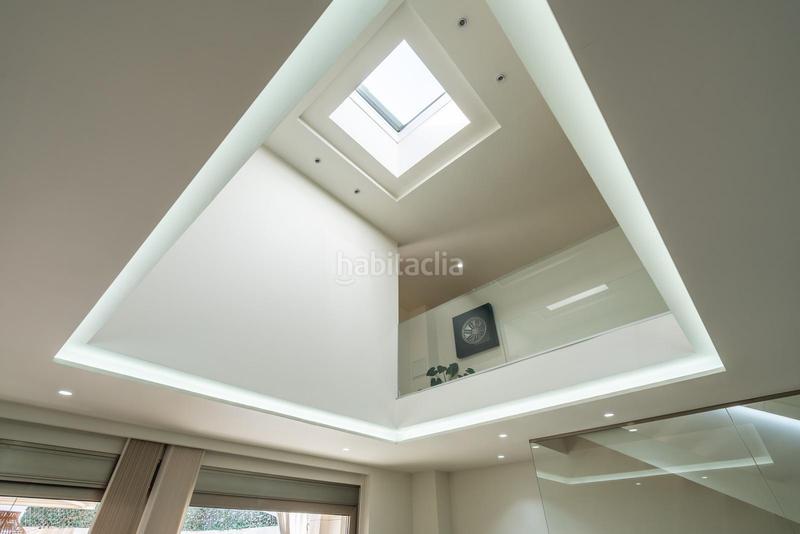 Foto e1a3d3b2-d3a9-4c80-8d65-c4bd030b2278. Casa adosada chalet adosado de lujo en hortaleza con tres plantas, domotica integral y aerotermia en Madrid