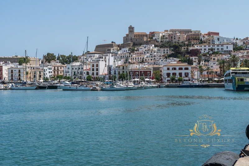 Foto 8435116c-eb67-4722-8aef-8f39fc87a58d. Xalet amb aparcament piscina a S´Eixample-Can Misses Ibiza