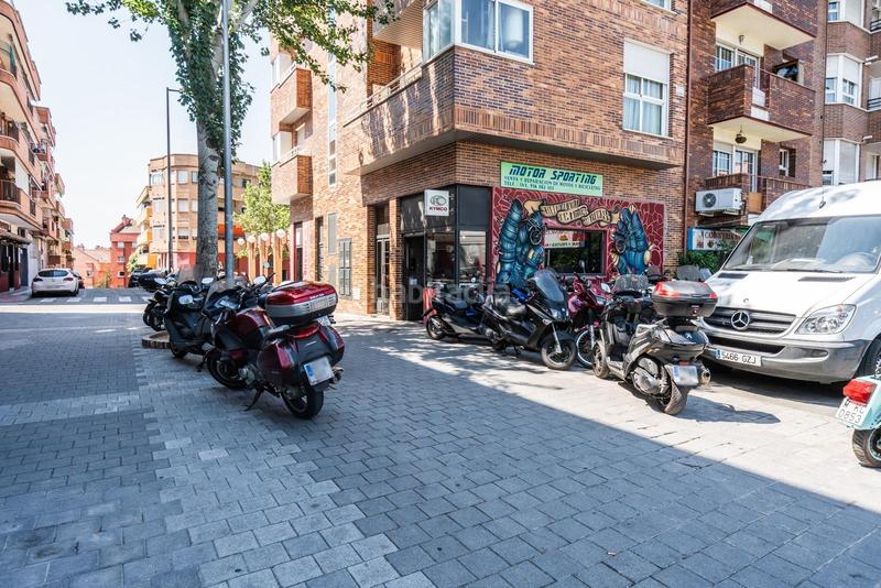 Foto 25ae79f8-72dc-4e51-a3a5-220f3b4de478. Local comercial espectacular local en venta en zona céntrica se ofrece en venta este estupendo local comercial de 136 metros cuadr en Majadahonda