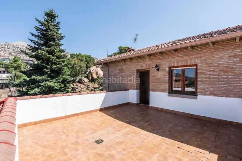 Foto 028d7458-b123-4f35-a601-f7848c2abe7f. Chalet bonito chalet independiente con parcela de 839 m se ofrece este atractivo chalet individual de tres plantas en Manzanares el Real