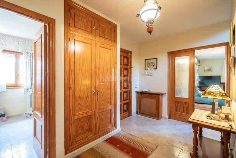 Foto 04bd7fc9-e9ad-44d0-ae3b-72853b504056. Chalet bonito chalet independiente con parcela de 839 m se ofrece este atractivo chalet individual de tres plantas en Manzanares el Real