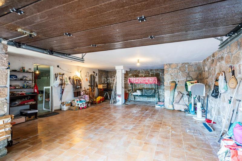 Foto b58a3dd0-2ef9-4c5e-b81e-5e36f3c486b6. Chalet bonito chalet independiente con parcela de 839 m se ofrece este atractivo chalet individual de tres plantas en Manzanares el Real