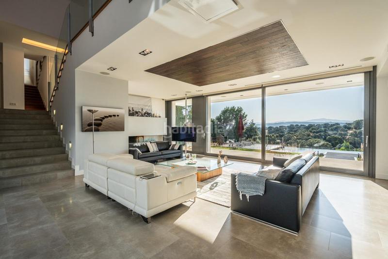 Foto b2c4b0fe-4d71-4b54-b728-fb3274129d8c. Chalet  de lujo único en las rozas con diseño exclusivo y vistas perpetuas extraordinaria propiedad de alto standing situada en lo en Rozas de Madrid (Las)