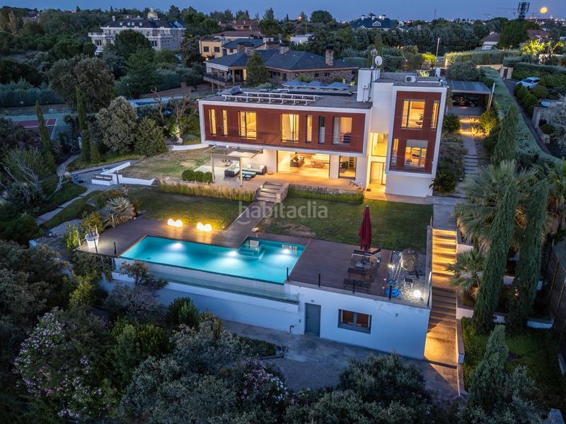 Foto ec1c4348-344c-4afa-84b0-35ef43026f8d. Chalet  de lujo único en las rozas con diseño exclusivo y vistas perpetuas extraordinaria propiedad de alto standing situada en lo en Rozas de Madrid (Las)