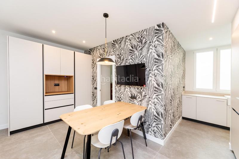 Foto d87795c9-3139-47de-a39a-9a45c1496767. Piso excelente piso alto con terraza cercano al parque el retiro calle o donnell en Madrid