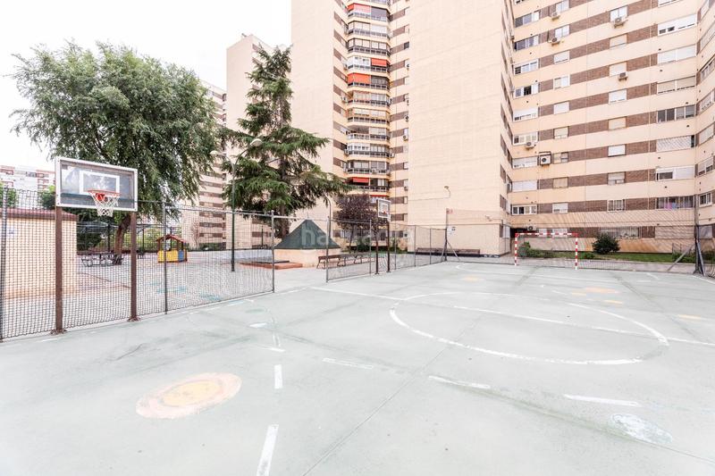 Foto 9346bfe7-e0bb-4064-9fdd-3d0768413173. Piso amplio piso en Peñagrande con piscina y excelentes conexiones en Madrid