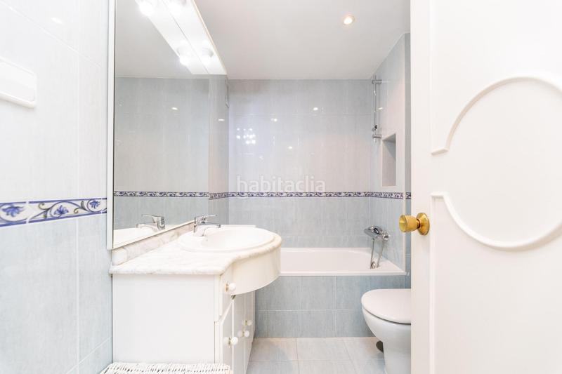 Foto ae2e0fe1-b76c-405d-930b-5c0cdd2c2c6b. Piso amplio piso en Peñagrande con piscina y excelentes conexiones en Madrid