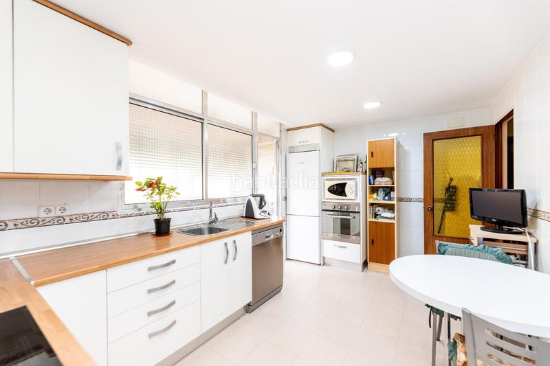 Foto b38da3ea-4803-48e2-a1ab-c574d474ef85. Piso amplio piso en Peñagrande con piscina y excelentes conexiones en Madrid