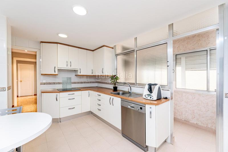 Foto d97b7ece-2a15-4c5f-a95c-939d602681e9. Piso amplio piso en Peñagrande con piscina y excelentes conexiones en Madrid