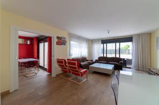 Chalet  Avenida argentina. Exclusiva vivienda unifamiliar pareada con piscina en villanueva