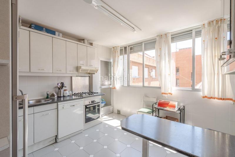 Foto 0b96e3e7-098d-467f-bd74-acea2e9a3784. Piso increíble piso de 4 dormitorios con gran terraza cerrada en ronda de segovia magnífica vivienda situada en la exclusiva y demanda en Madrid