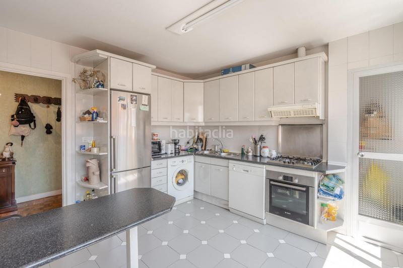 Foto 3ae898da-439e-4d0b-bb66-d55cdc6b9d90. Piso increíble piso de 4 dormitorios con gran terraza cerrada en ronda de segovia magnífica vivienda situada en la exclusiva y demanda en Madrid