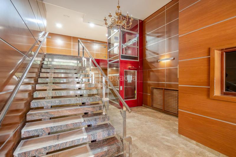 Foto 61476a2f-7c11-4171-a509-85c4079c49fe. Piso increíble piso de 4 dormitorios con gran terraza cerrada en ronda de segovia magnífica vivienda situada en la exclusiva y demanda en Madrid