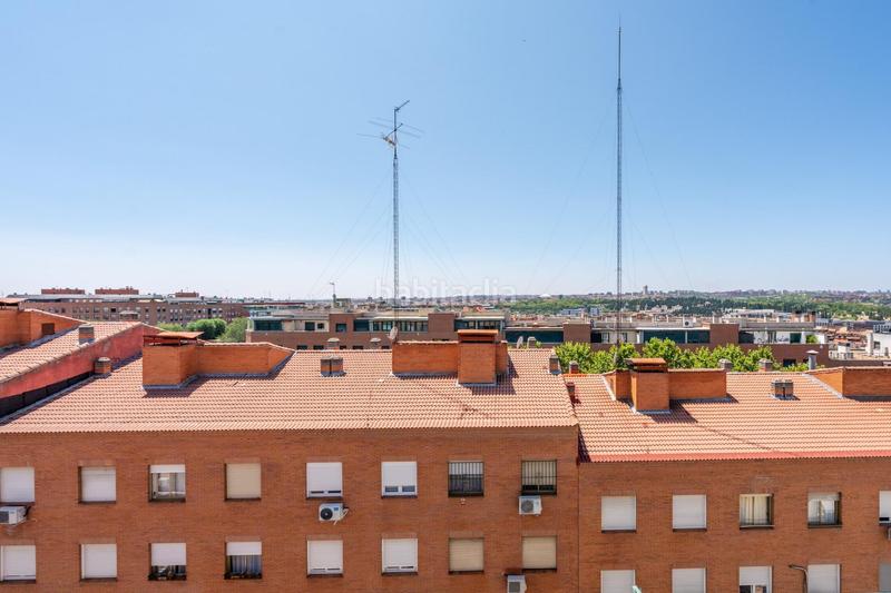 Foto cd3e17d1-ad96-4eeb-b2fd-208c1efab1c7. Piso increíble piso de 4 dormitorios con gran terraza cerrada en ronda de segovia magnífica vivienda situada en la exclusiva y demanda en Madrid