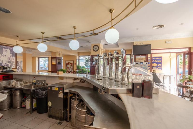 Foto acf565a6-25af-4b18-b61d-dd407621a652. Local comercial bar restaurante en venta , zona privilegiada se ofrece en venta este bar restaurante en pleno funcionamiento con más d en Alcorcón