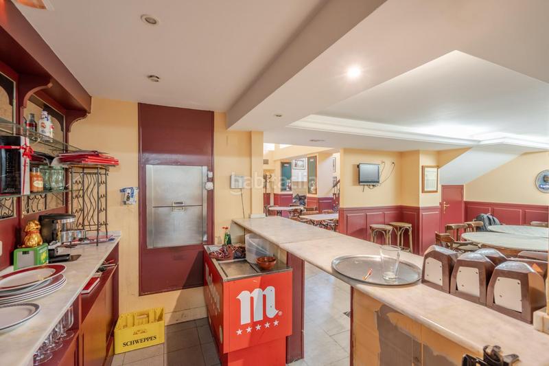 Foto b08b95fb-d2cf-4680-9d58-2784b2d8124a. Local comercial bar restaurante en venta , zona privilegiada se ofrece en venta este bar restaurante en pleno funcionamiento con más d en Alcorcón